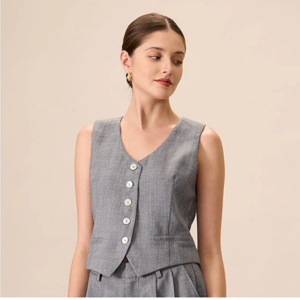 Rihoas Grey V Neck Button Vest